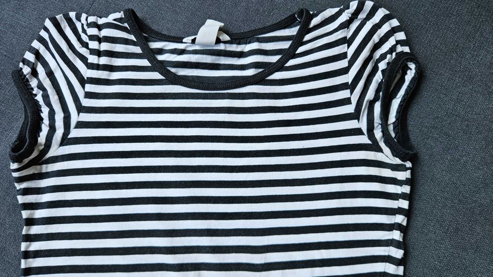 Тениска H&M Young на черни и бели ивици, размер S