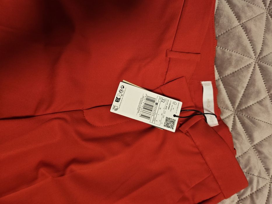 Стилен нов панталон Mango