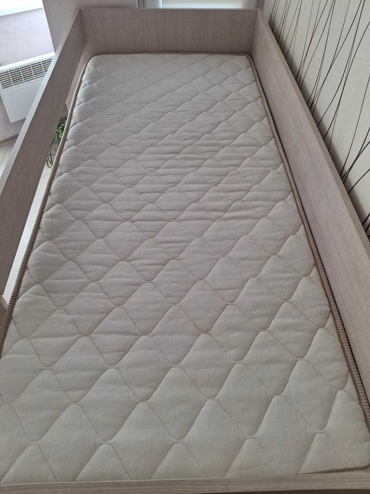 Детско легло с бюро