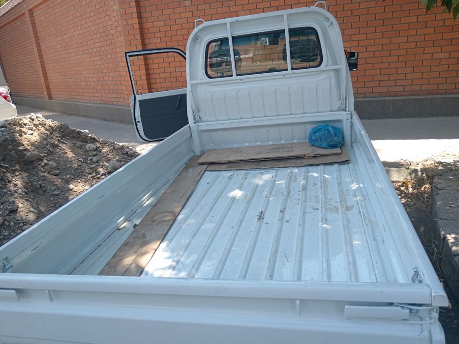 Labo oq radnoy balonida 30tali bilan 60 li gaz baloni bor