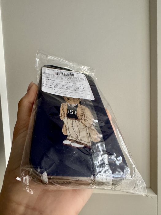 Husa iPhone 15 Pro Max inspiratie Ralph Laure noua