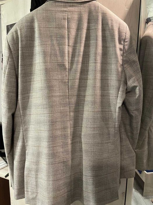 Costum gri complet în stare impecabilă