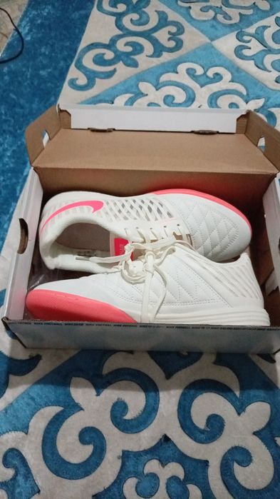 Футзалки Найк новые