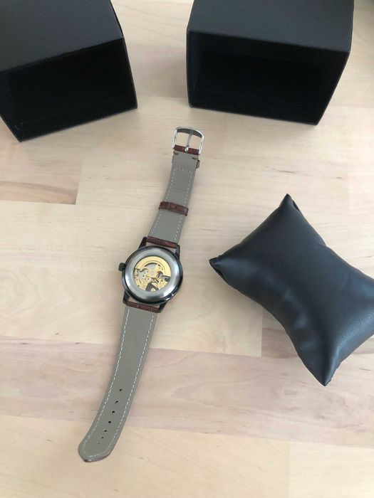 Мъжки елегантен часовник с открит механизъм