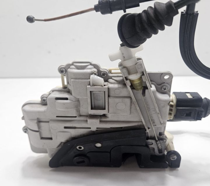 Broasca usa stanga spate 3C4839015A Volkswagen VW Passat B6