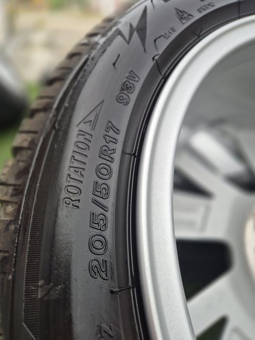 Jante ca noi R 17 5x112 Golf 8 cu 205 50 17 Bridgestone
