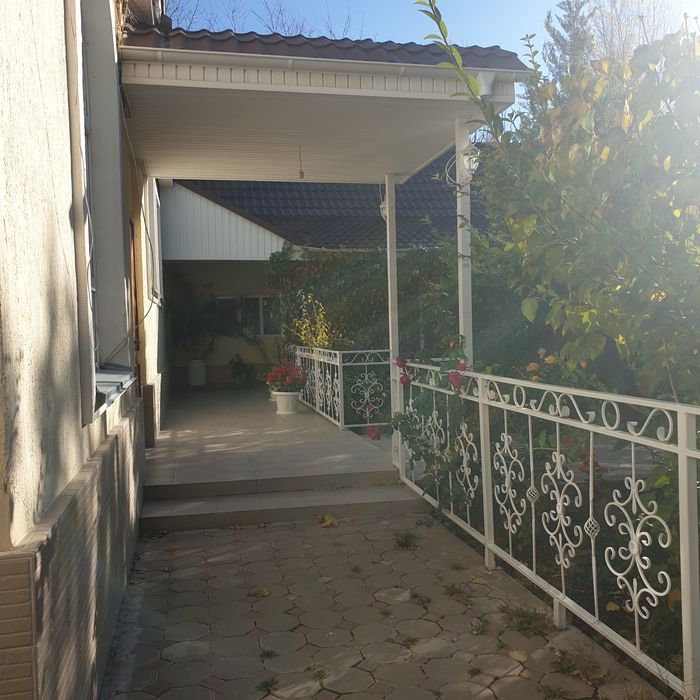 Продаю дом + Яблони Сад