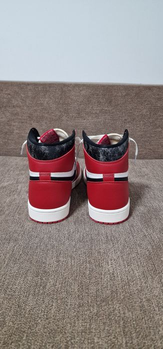 Air Jordan 1 High Chicago Lost and Found