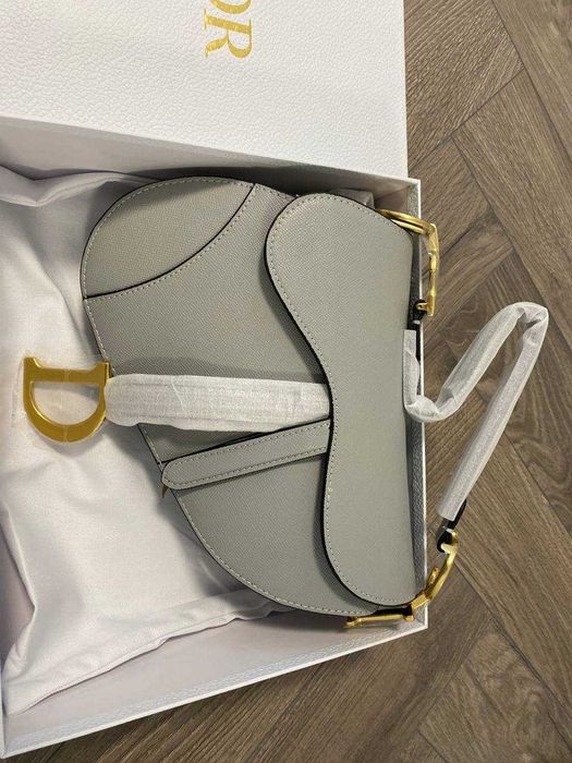 Geanta Dior Saddle Gri din Piele Texturată - nouă, în cutie