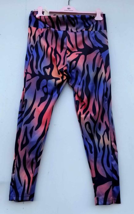 Adidas оригинален дамски клин нов  Л размер