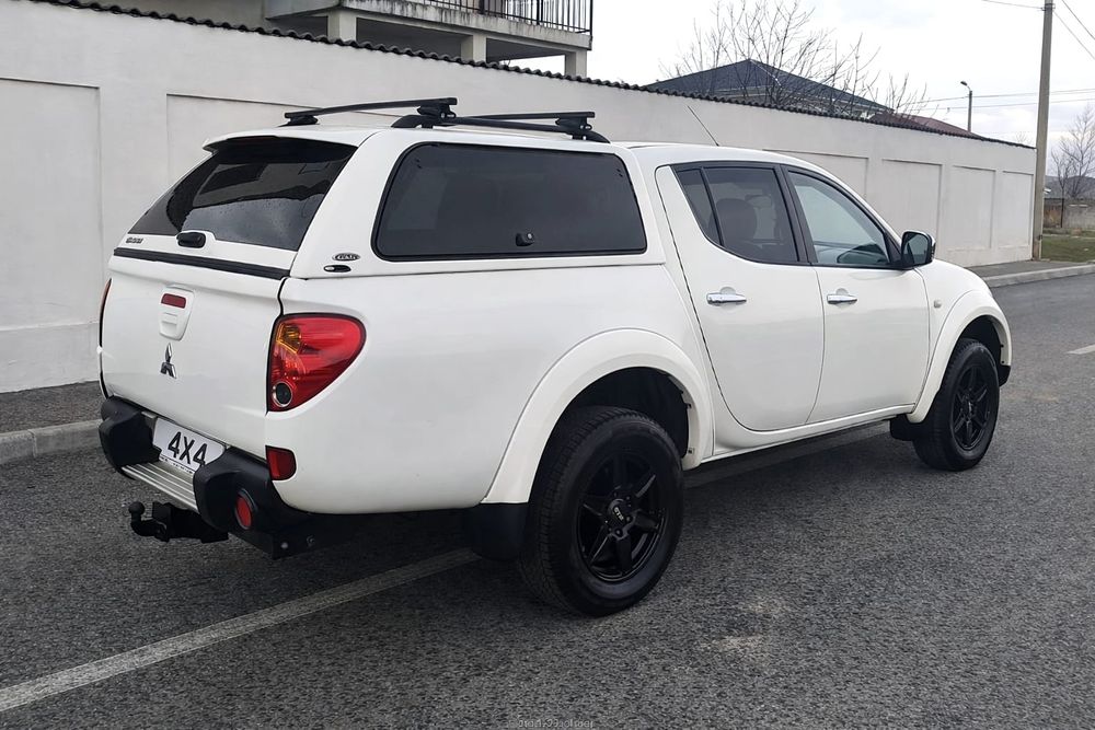 Mitsubishi L200 2.5 Diesel**4x4 la Maneta**2012**EURO  5