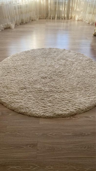 Ковры в отличном состояний