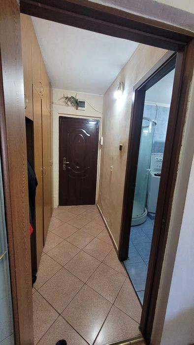 Închiriez  garsonieră  1 200 lei