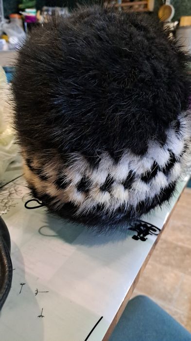 Зимний кожаный берет