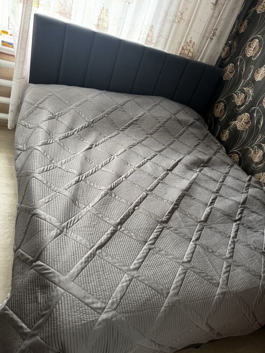 Продам 2-х спальную кровать с матрасом
