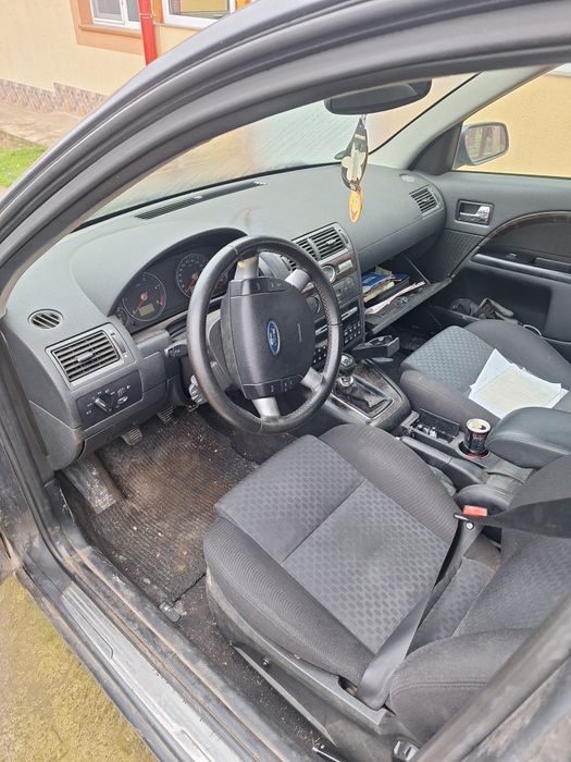 Vând sau dezmembrez Ford Mondeo cu catalizator pe el