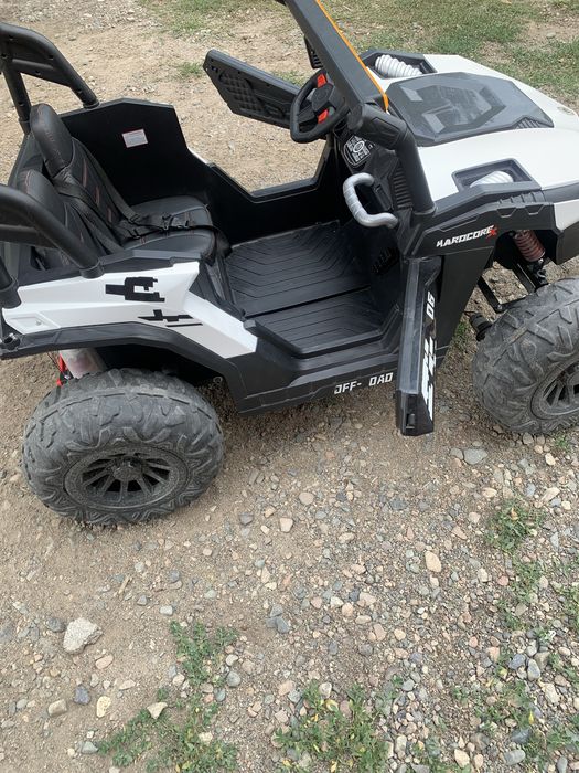 Двухместный электромобиль Buggi