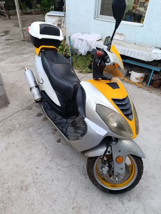 Скутер 150 см/куб adventuro