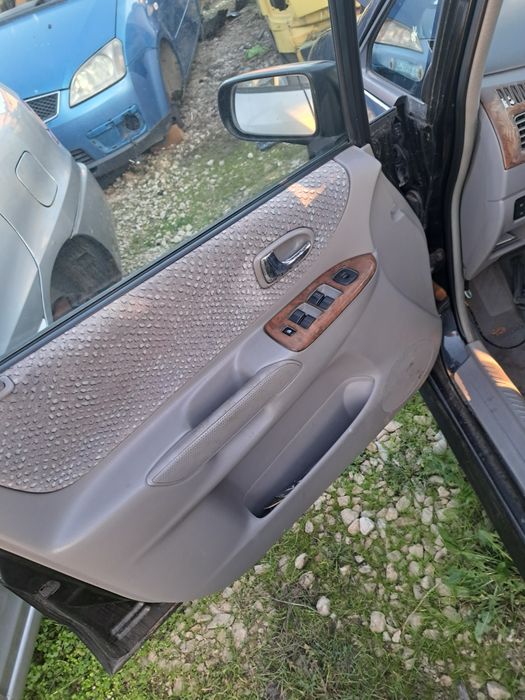 Мазда Примаси 1.8 на части !