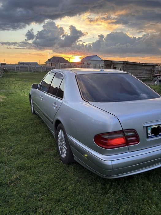 Продам машину W210