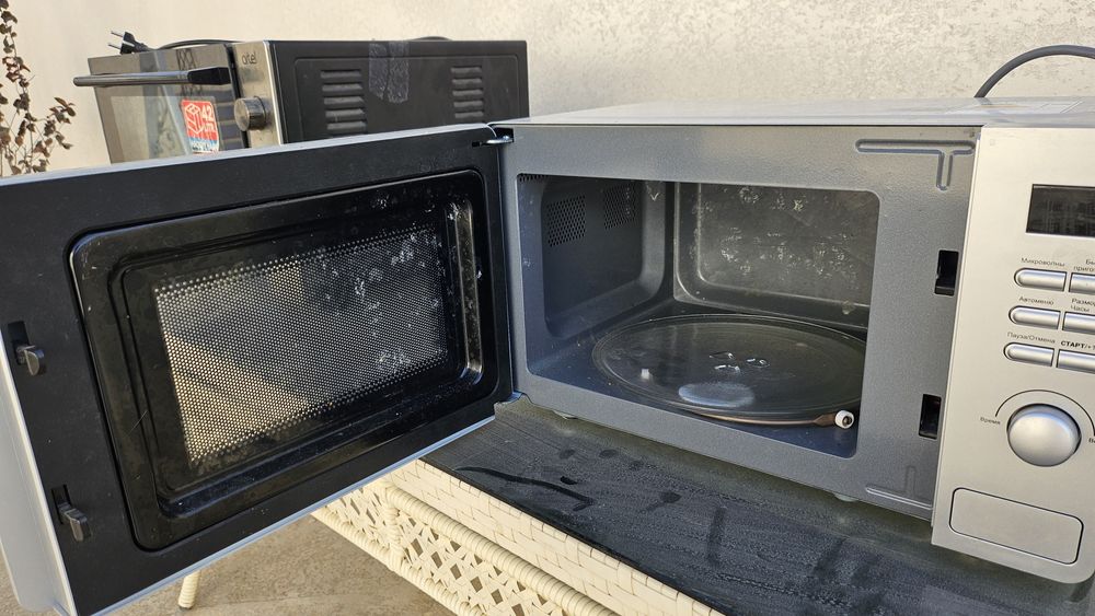 Продаю  микравалновку и печ  для выпечки использовали  2 раза