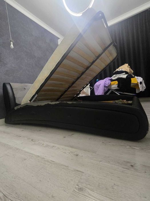 Кровать спальная