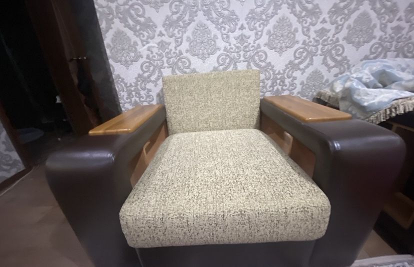 Продам  тройку : диван, софа, кресло.