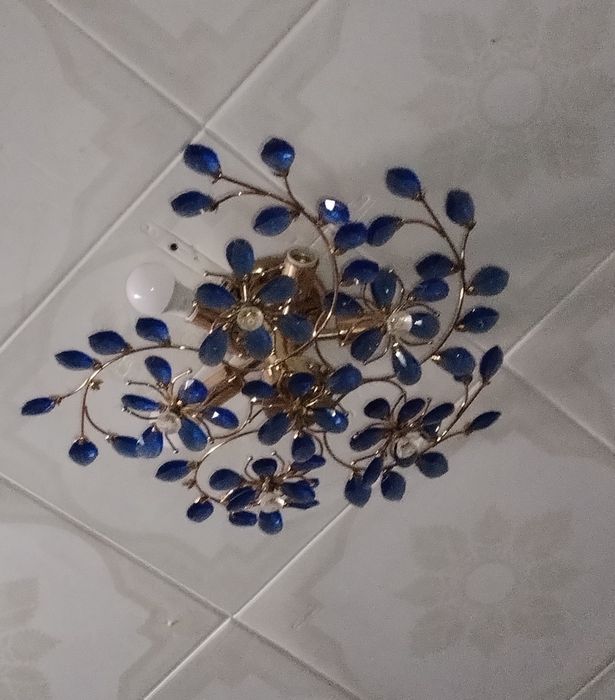 Продам люстру 5 рожков