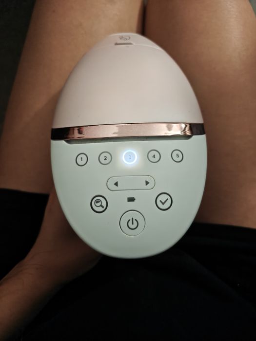 Epilate definitivă cu Philips Lumea Prestige IPL BRI950 / 00