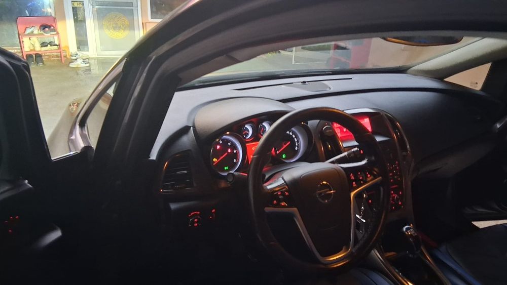 OPEL Astra 2011 — imagine 5