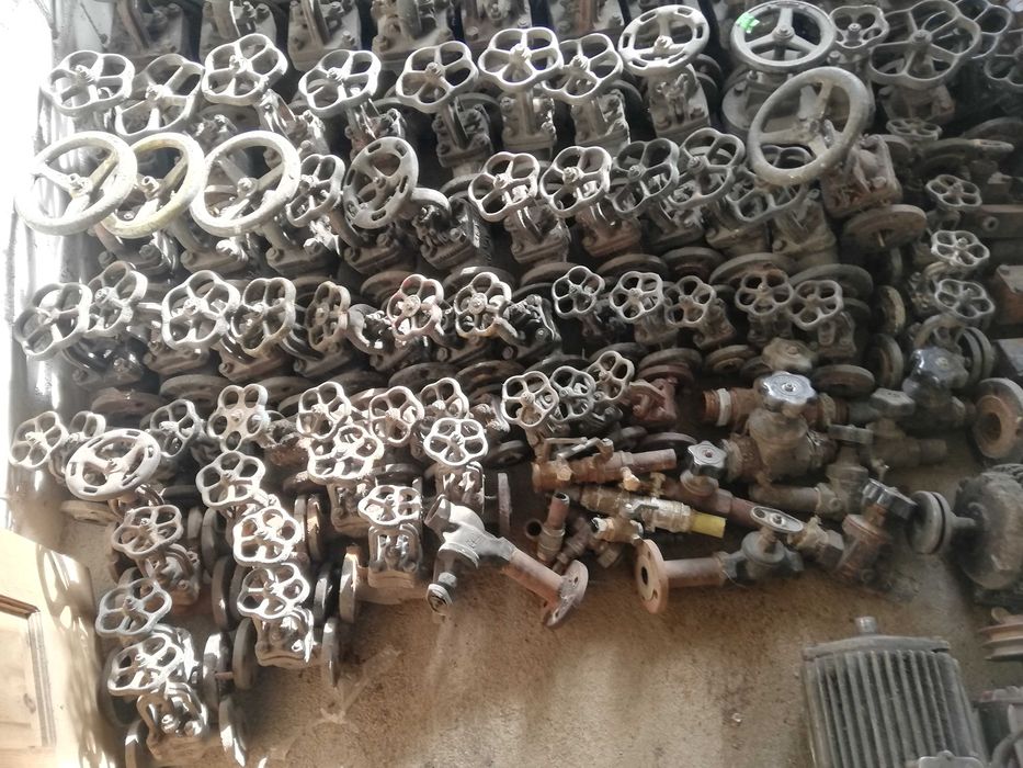 Продавам чугунени спирателни кранове от Ф20 до Ф125мм