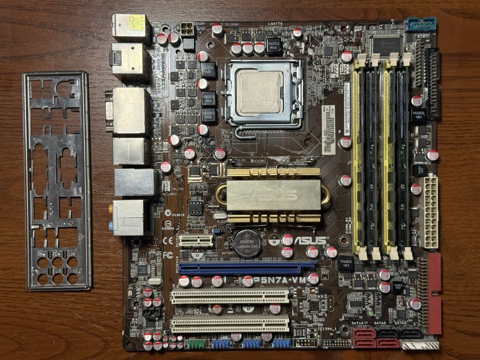 Материнская плата ASUS (LGA 775) Intel Quad Q6600 (4 ядра), 8GB DDR 2
