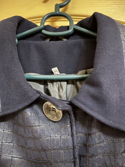 Тъмно синьо българско палто един път обличано