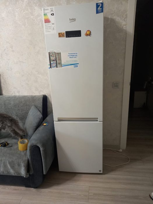 Продам холодильник почти новый