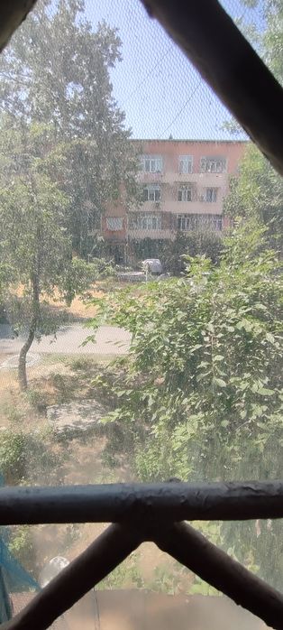 Продажа Юнусабад- 6 2/1/4 под офис магазин 1 линия вдоль дороги 55м