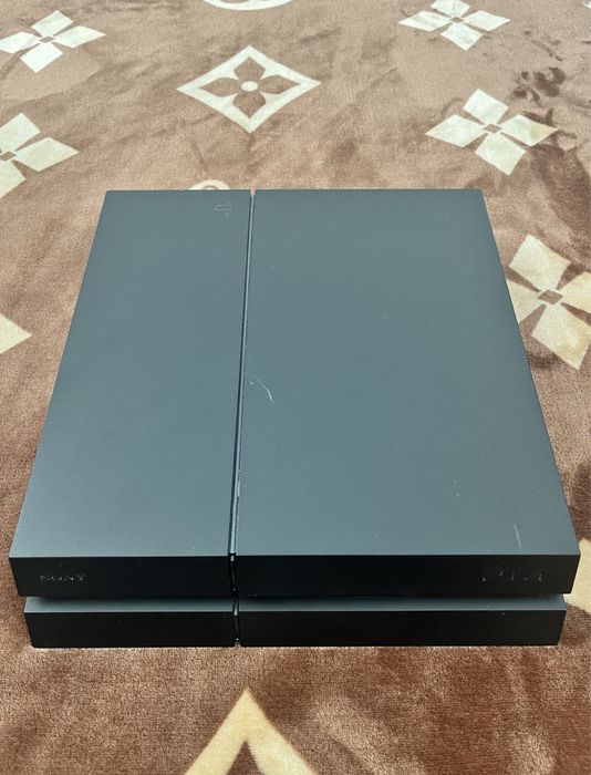 Продам PlayStation 4