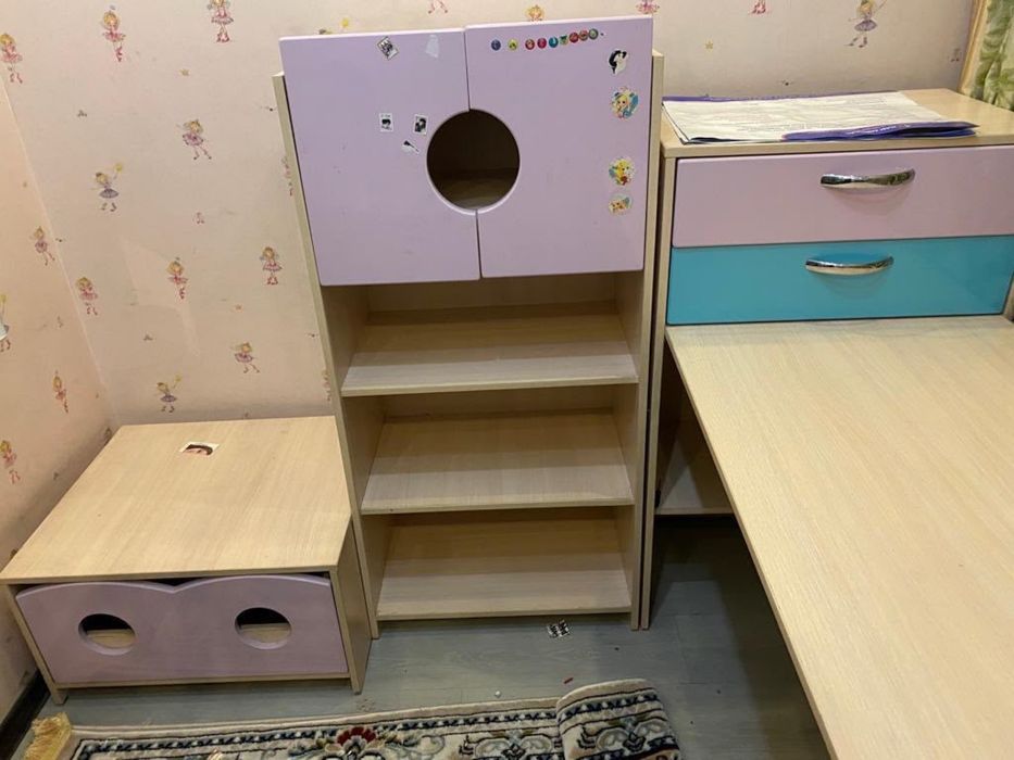 Стол со шкафами для школьника