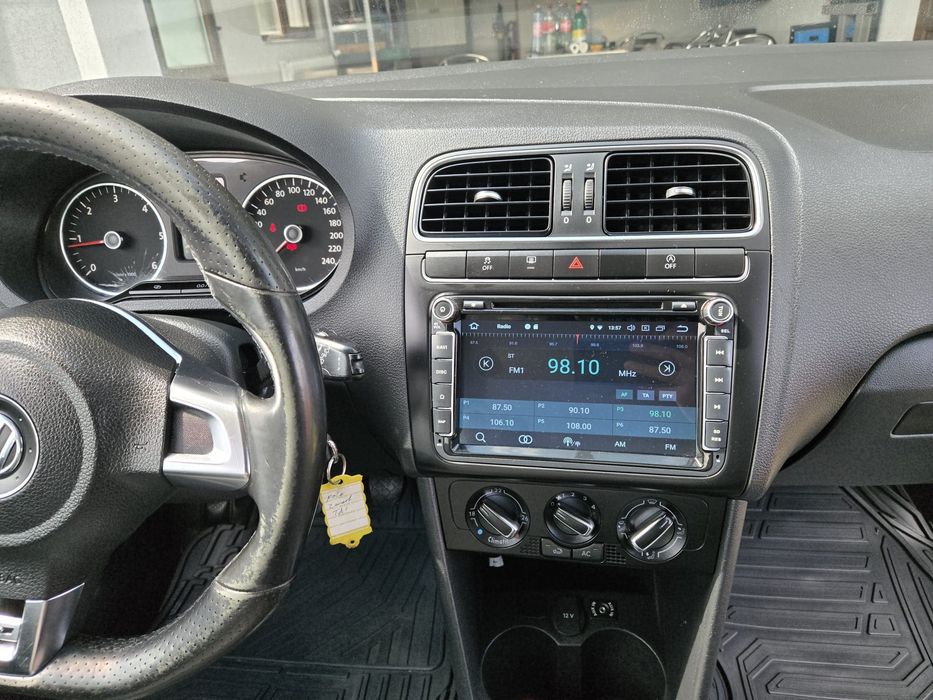 VOLKSWAGEN Polo 2011 — imagine 2