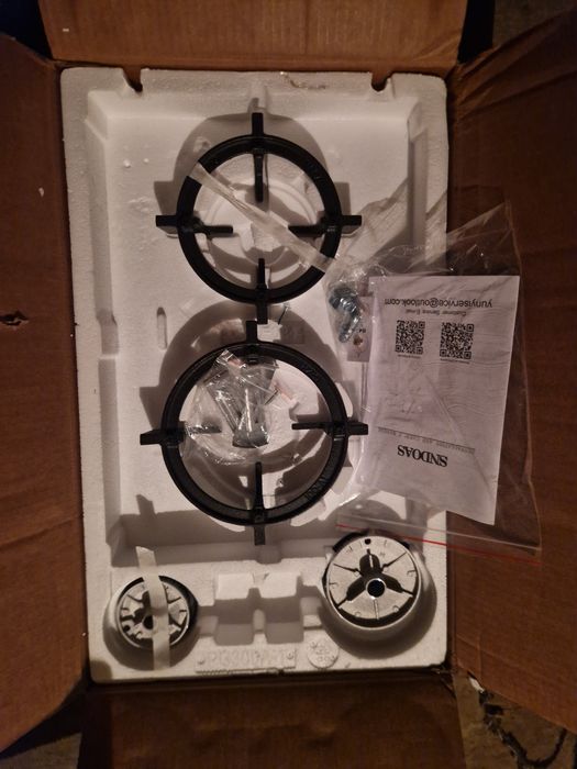 Trimmere fara fir, masa camping si plita pe gaz din sticla alba