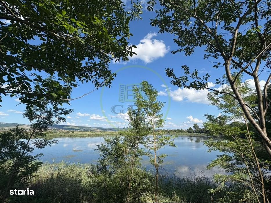 Casa cu teren de 1.651 mp si iesire directa la lac | Feldioara, Brasov