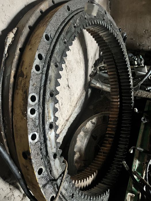 Catapiller M315 ning barcha slinderlari sotiladi holati ideal