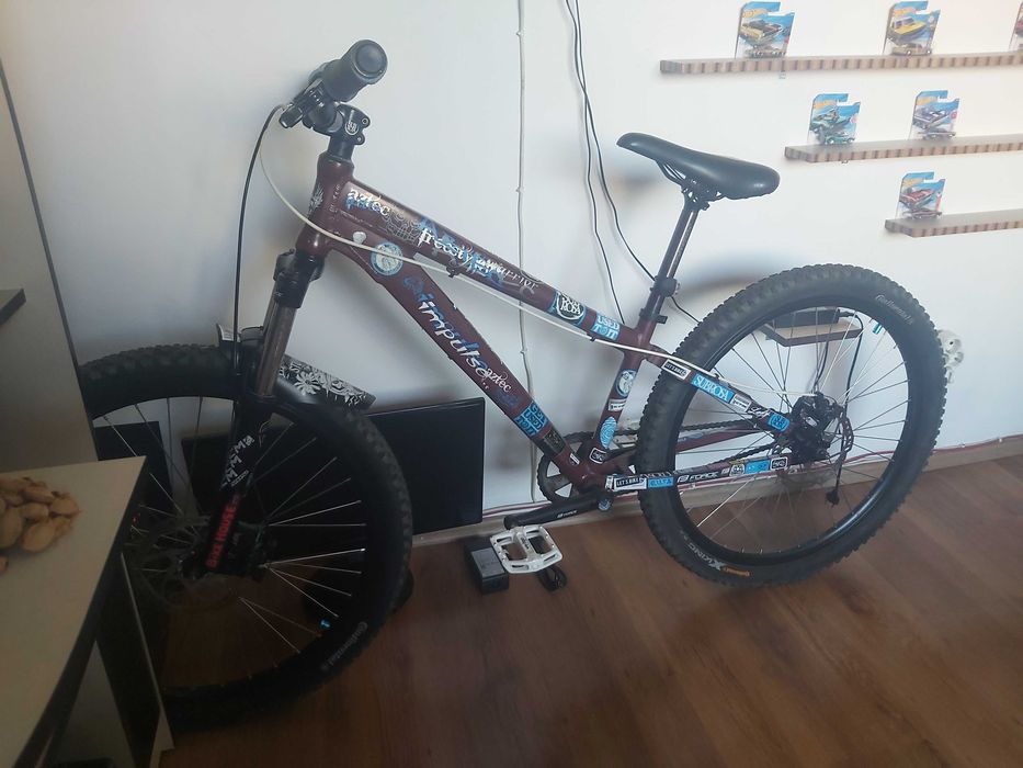Bicicletă Dirt Jump 26" Custom Proiect pe Piese – Componente Top, Pregătită de Dat