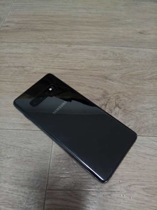 Продам samsung galaxy s10+