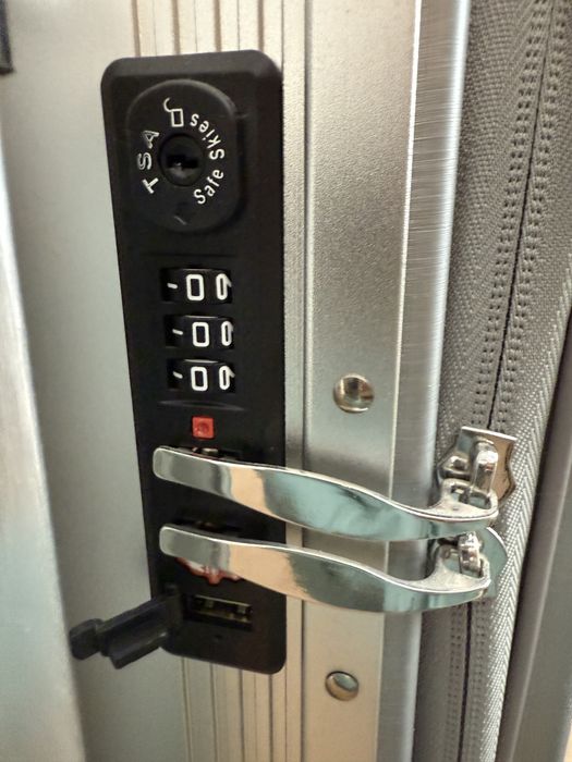 Продаётся чемодан Airwheel SE3S.