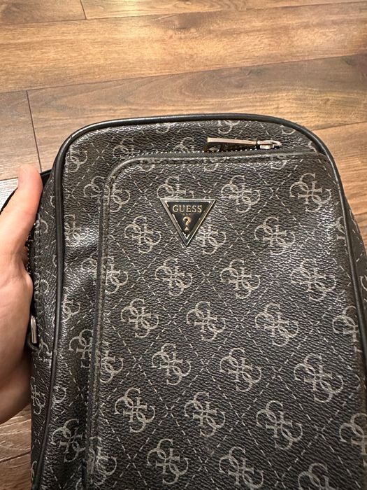 Guess - мъжка чанта