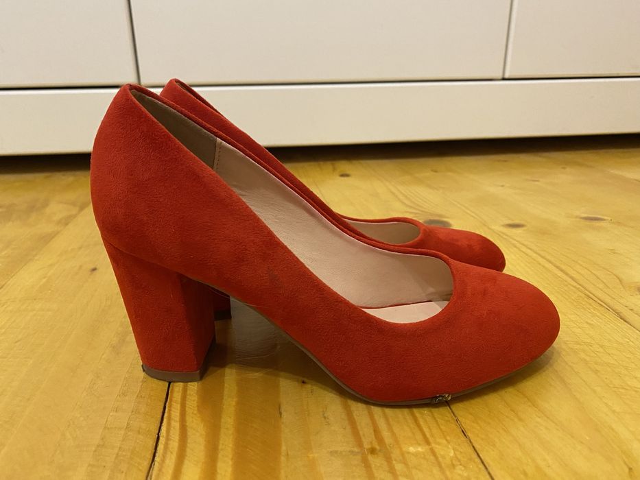 Pantofi cu toc, rosii