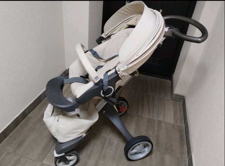 Бежевая Коляска детская