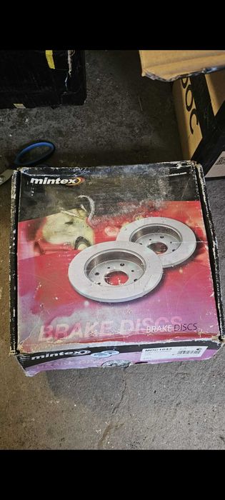 Спирачни дискове в комплект накладки за Форд и Волво