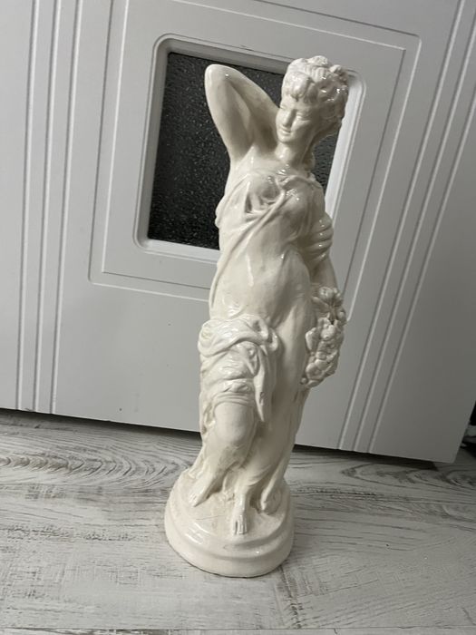 Мраморна Статуетка
