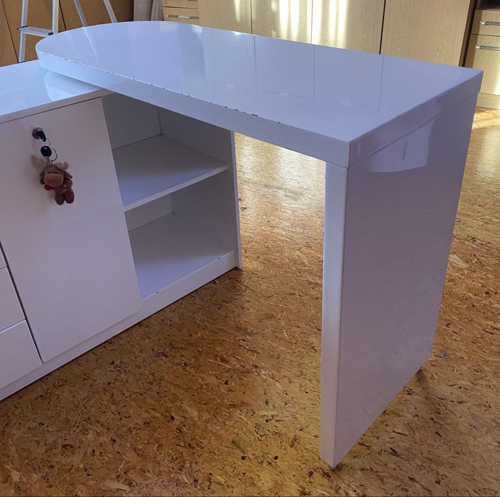 Smart прибиращо се бюро